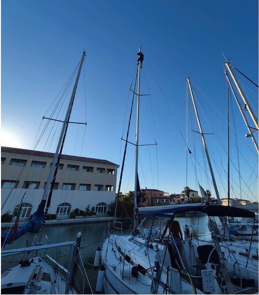Intervento in testa d'albero in marina