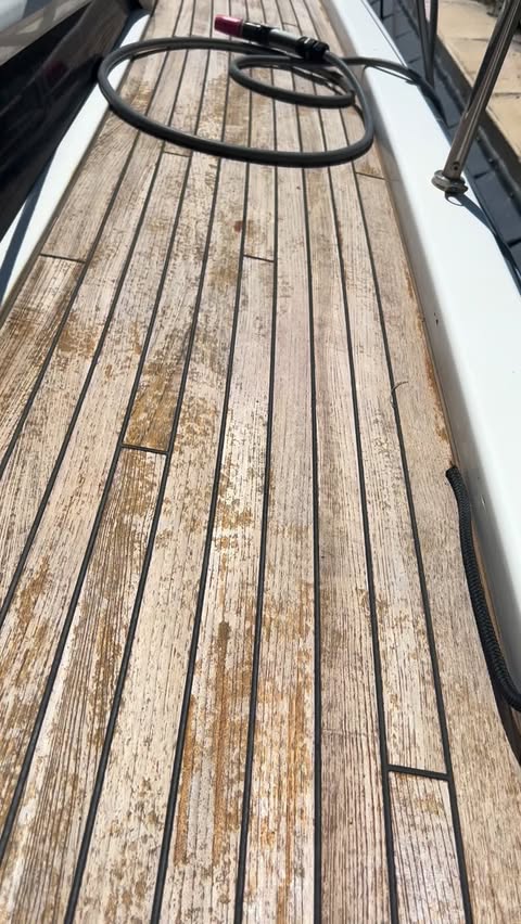 Teak di coperta prima del trattamento — lavoro GC Service Boat